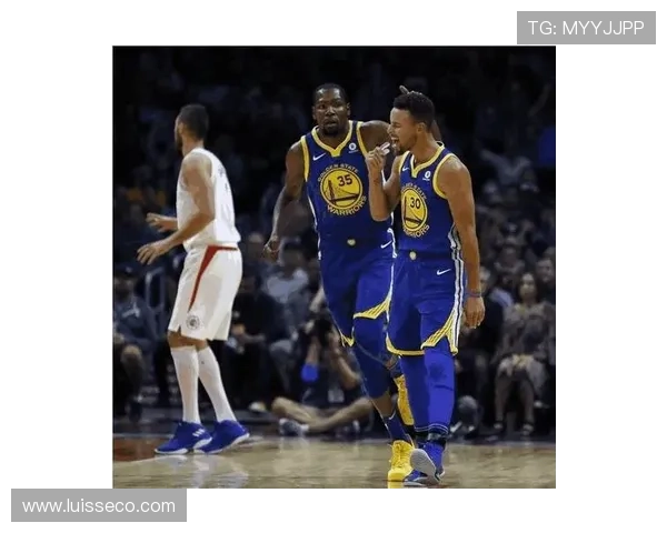 库里挡拆带球与上季三分效率差异